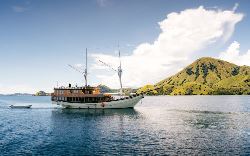 Komodo & Flores Sail (Contiki)