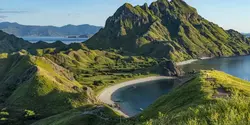 Ubud to Flores: Komodo Dragons, Beaches & Tribal Treks (G Adventures)