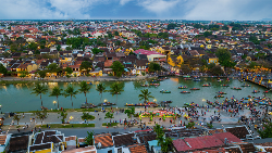 Vietnam & Cambodia: Noodles & Night Markets (Topdeck)