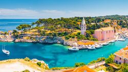 Family Club - The Splendors of the Northern Adriatic Sea - Historic and Naturally Beautiful Ports of Call in Croatia and Montenegro (port-to-port cruise) (Croisi Mer)