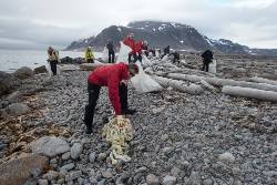 Around Spitsbergen - In the realm of Polar Bear & Ice, Cleaning the shores