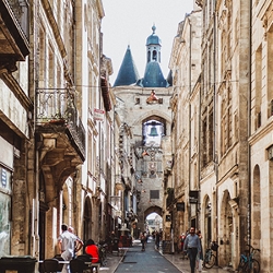 Bonjour Bordeaux: Chateaux, Wineries & Charming Villages (Avalon)