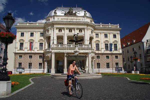 Cycling the Danube from Vienna to Budapest (Exodus)