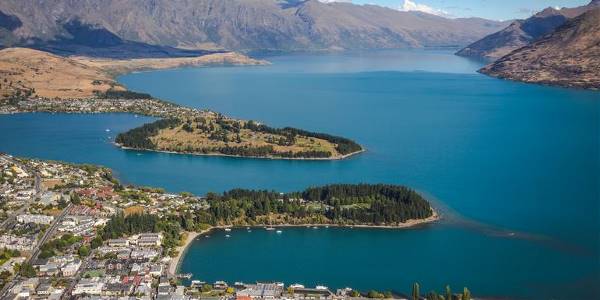 Best of New Zealand: Mountain Biking & Black-Sand Beaches (G Adventures)