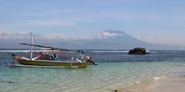 Sumatra to Nusa Lembongan: Wild Islands & Zen Beaches (G Adventures)
