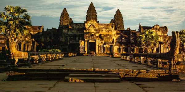 Cambodia to Vietnam: Lanterns, Nightlife & Local Living (G Adventures)