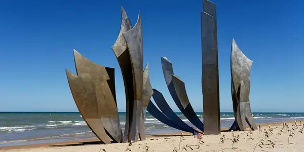 Signature: The Legacy of WWII in London & Normandy (G Adventures)