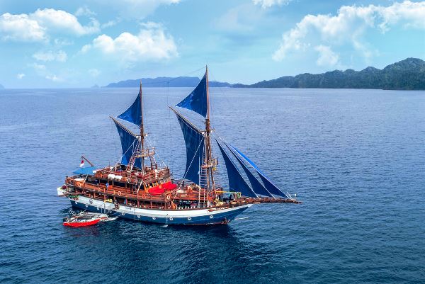 Indonesia Sailing Adventure: Raja Ampat (Intrepid)