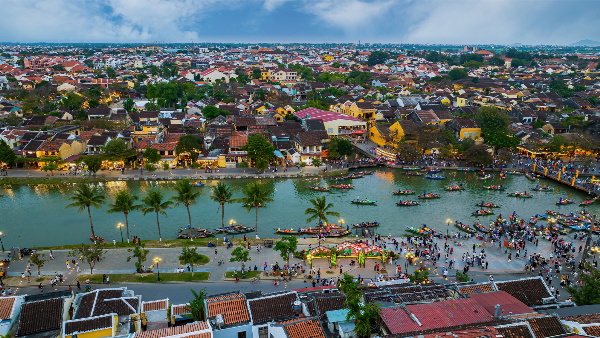 Vietnam & Cambodia: Noodles & Night Markets (Topdeck)