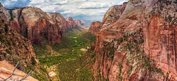 Spectacular Canyons and National Parks (Costsaver)