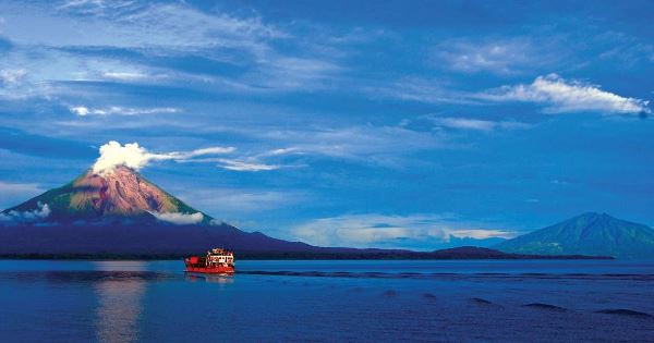 Nicaragua - Land of Lakes and Volcanoes (Explore!)