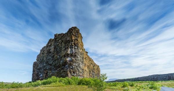 Iceland - Land of the Midnight Sun (Explore!)