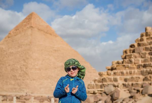 Piramides en strandplezier (333 Travel)