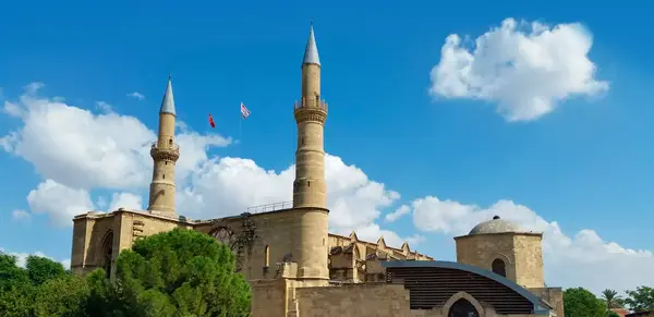 Orient trifft Okzident – Zypern total (Wikinger)