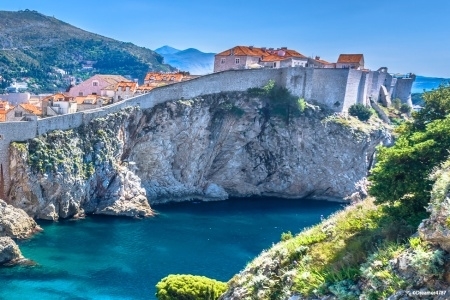 From Athens to Dubrovnik 
The Corinth Canal, the Meteora and The Bay of Kotor (port-to-port cruise) (Croisi Mer)