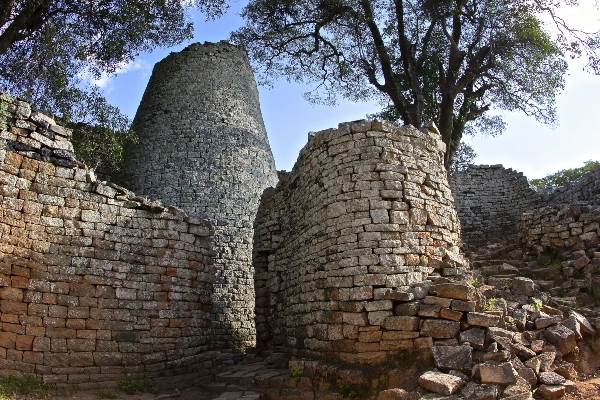 Südafrika • Simbabwe • Botswana: Groß-Simbabwe-Ruinen und Safariparadiese (Diamir)