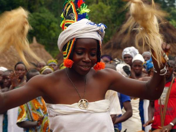Elfenbeinküste: Tanzende Masken, animistische Heiler und traditionelle Könige (Diamir)