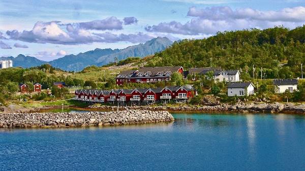 Norwegian Fjords Charms And Traditions With Stockholm (Indus)