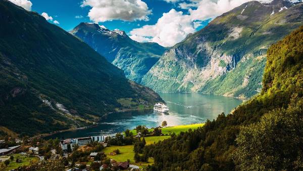 Magic of Norwegian Fjords (Indus)