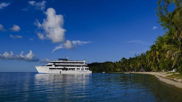 Amazing Fiji With Blue Lagoon Cruises (Indus)