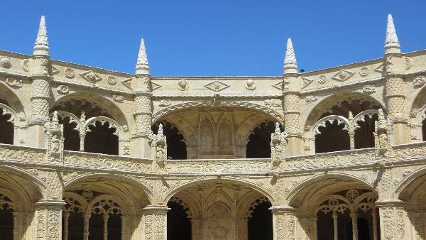 Essential Portugal, Spain, Switzerland and France (Indus)