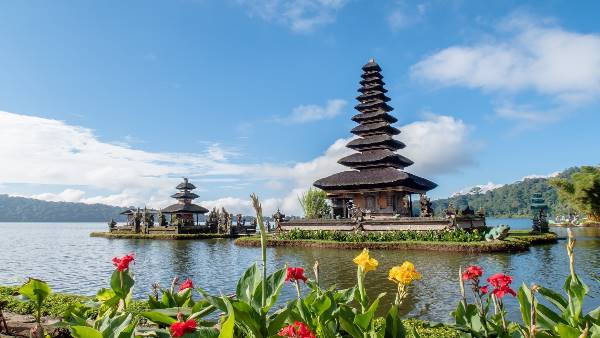 Beautiful Bali and Singapore (Indus)