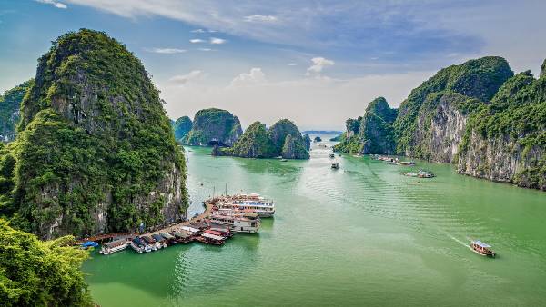 Essential Vietnam Cambodia and Thailand (Indus)